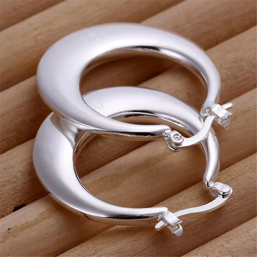Beautiful Crescent Silver Color Earrings Hot Sell Fashion Jewelry Women Lady Cute Nice Beautiful Ladies Favorite Fashion Wild
Beautiful Crescent Silver Color Earrings Hot Sell Fashion Jewelry Women Lady Cute Nice Beautiful Ladies Favorite Fashion Wild