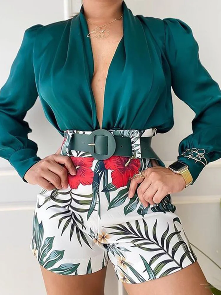 Sexy Deep V-neck Shirt and Floral Print Belt Shorts Suits Office Commute Long Sleeve Outfits Women Elegant Loose Two Piece Sets
Sexy Deep V-neck Shirt and Floral Print Belt Shorts Suits Office Commute Long Sleeve Outfits Women Elegant Loose Two Piece Sets