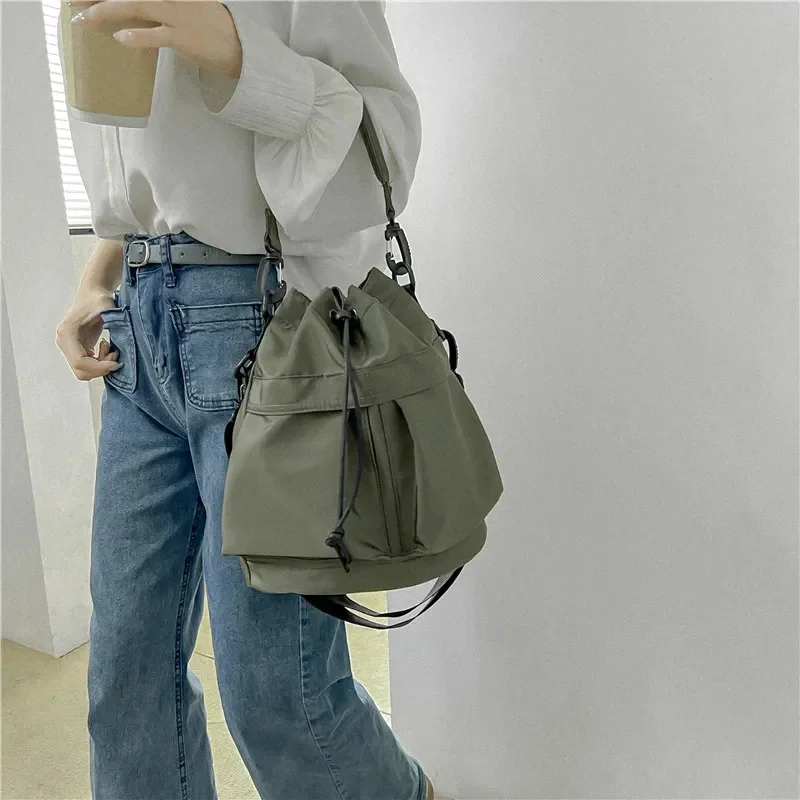 Fashion Women Handbags Waterproof Nylon Shoulder Bags Large Capacity Crossbody Bags for Women Portable Drawstring Bucket Bag
Fashion Women Handbags Waterproof Nylon Shoulder Bags Large Capacity Crossbody Bags for Women Portable Drawstring Bucket Bag