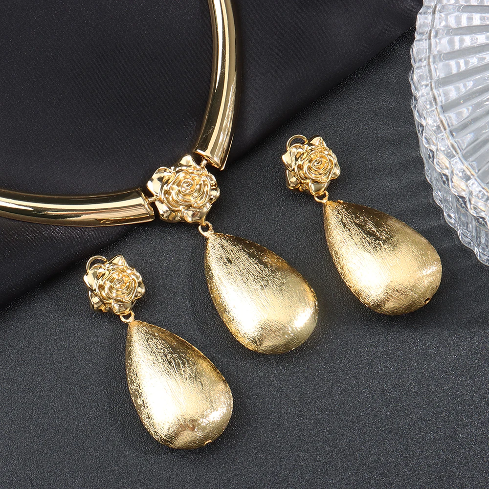Fashion Jewelry Set Women Water Drop Pattern Necklace Gold Plated Earrings Jewelry Sets High Quality Copper Wedding Party Gifts
Fashion Jewelry Set Women Water Drop Pattern Necklace Gold Plated Earrings Jewelry Sets High Quality Copper Wedding Party Gifts