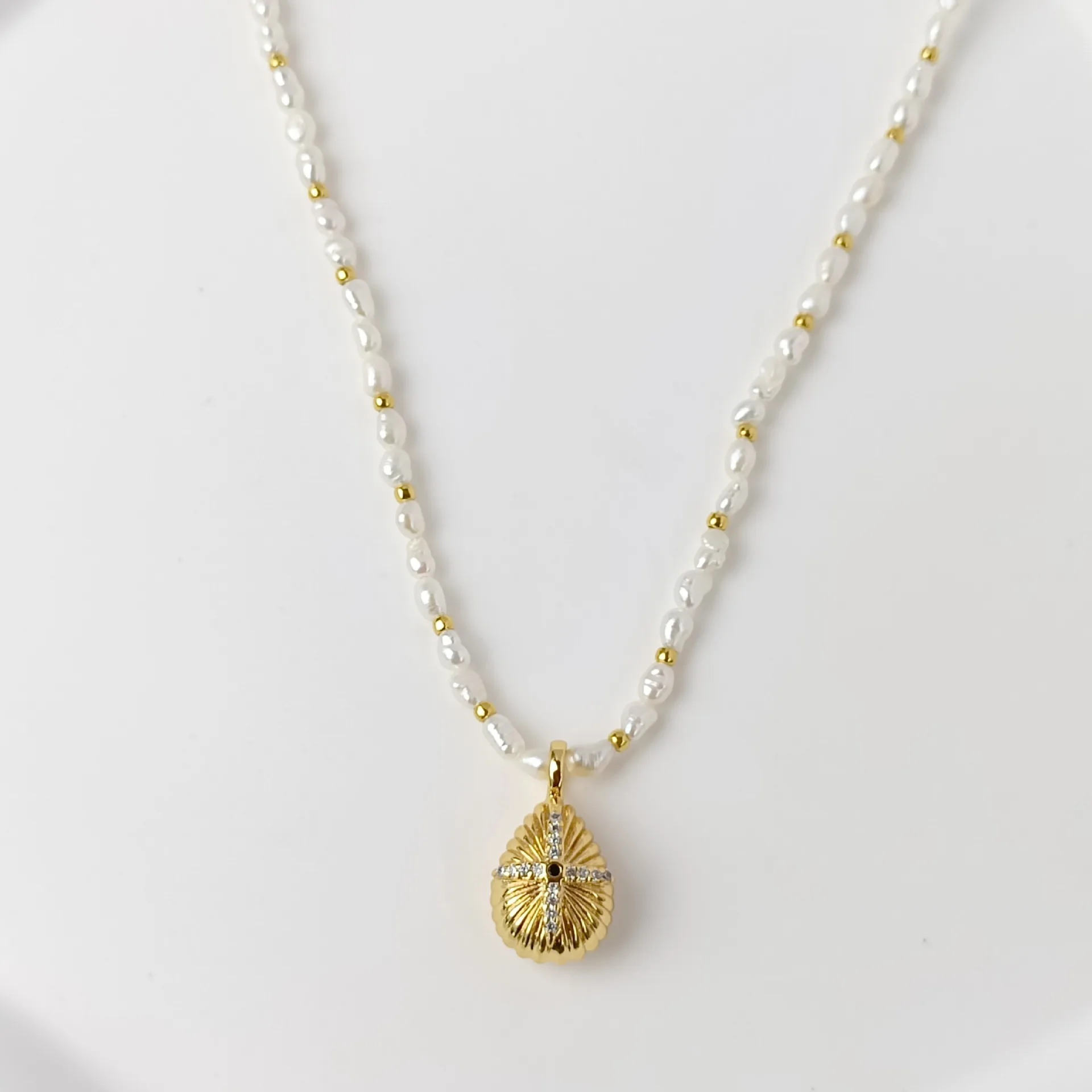 European and American New Necklace Women's Natural Pearl Necklace Bead Handmade Beaded
European and American New Necklace Women's Natural Pearl Necklace Bead Handmade Beaded