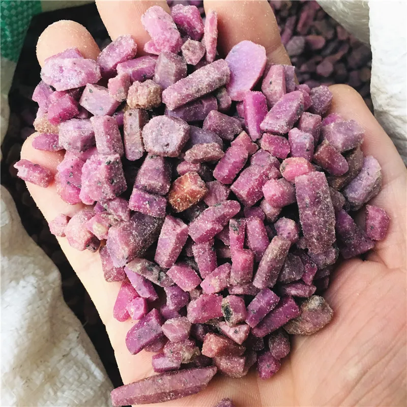 Натуральный красный сапфир WEI HONG
Натуральный красный сапфир WEI HONG