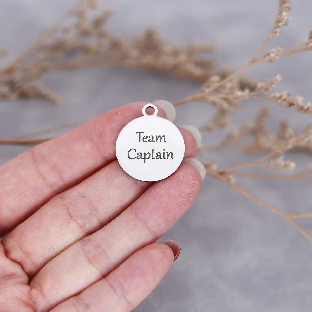 3Pcs/lot Laser Engraved Team Captain Stainless Steel Disc Message Charm High Polish Mirror Surface Pendants For Jewelry Diy
3Pcs/lot Laser Engraved Team Captain Stainless Steel Disc Message Charm High Polish Mirror Surface Pendants For Jewelry Diy