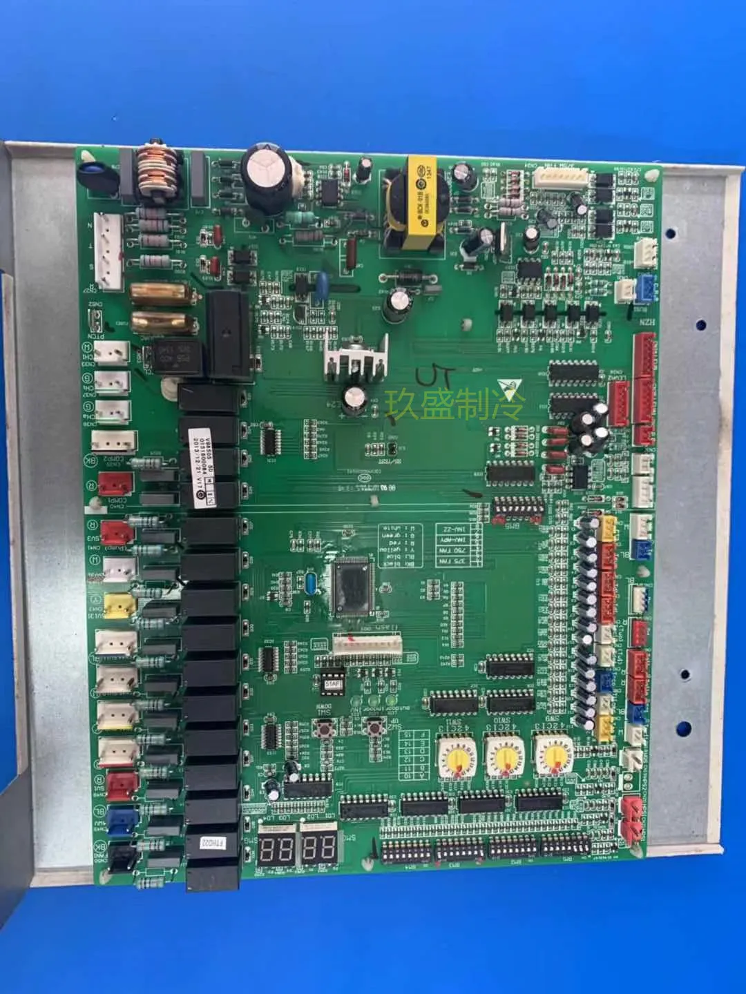 Original Haier central air conditioning computer board 0151800084 external machine motherboard V98505
Original Haier central air conditioning computer board 0151800084 external machine motherboard V98505