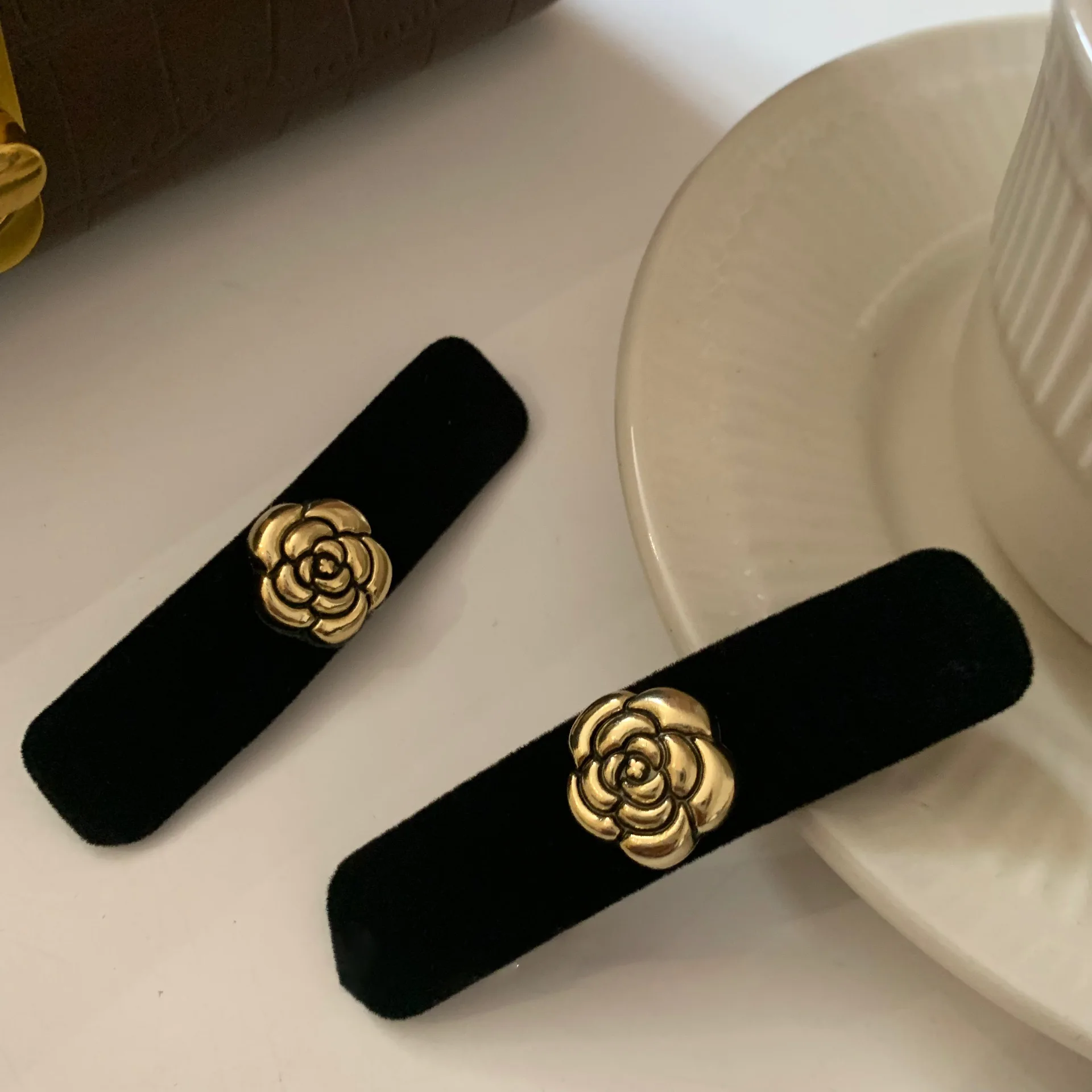 2Pcs Women Elegant Velvet Black Flower Geometric Hairpins Girls Sweet Side Hair Clips Barrettes Fashion Hair Accessories Gift
2Pcs Women Elegant Velvet Black Flower Geometric Hairpins Girls Sweet Side Hair Clips Barrettes Fashion Hair Accessories Gift