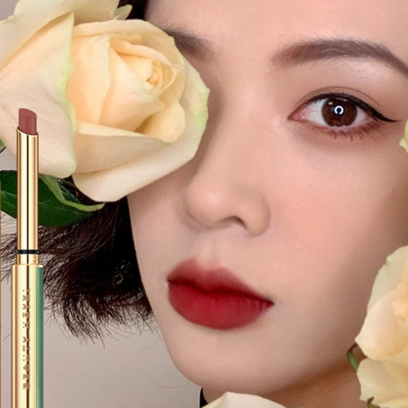 6 Colors Makeup Retro Velvet Small Thin Tube Lipstick Matte Matte Waterproof Easy To Color Non Stick Cup Female Cosmetics
6 Colors Makeup Retro Velvet Small Thin Tube Lipstick Matte Matte Waterproof Easy To Color Non Stick Cup Female Cosmetics