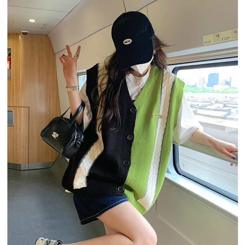 Women's Clothing Fashion Lazy Wind Green Contrasting Colors Splicing V Neck Single-Breasted Sleeveless Knitting Winter Tops Vest
Women's Clothing Fashion Lazy Wind Green Contrasting Colors Splicing V Neck Single-Breasted Sleeveless Knitting Winter Tops Vest