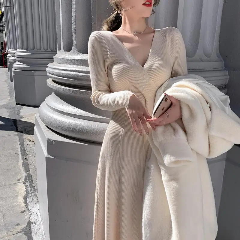 Women Elegant French Knitted V-neck Fairy Sweater Dress Autumn Winter White Long Sleeve High Waist A- Line Midi Dress Vestidos
Women Elegant French Knitted V-neck Fairy Sweater Dress Autumn Winter White Long Sleeve High Waist A- Line Midi Dress Vestidos