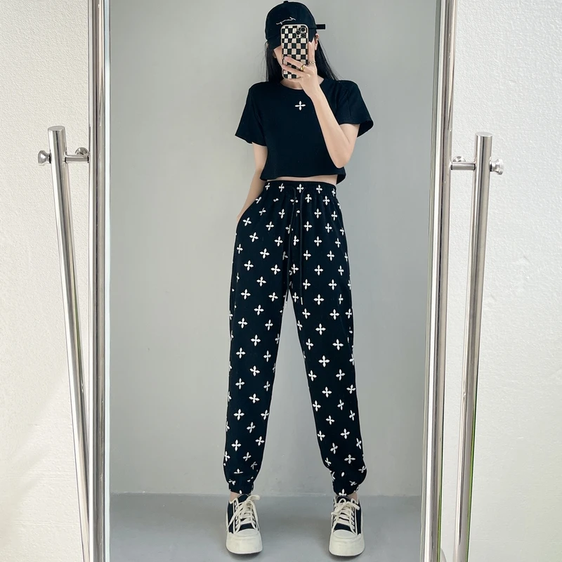 Cross pattern sweatpants New casual sweatpants Wide leg pants loose fashion oversized sweatpants female jogger street wear
Cross pattern sweatpants New casual sweatpants Wide leg pants loose fashion oversized sweatpants female jogger street wear