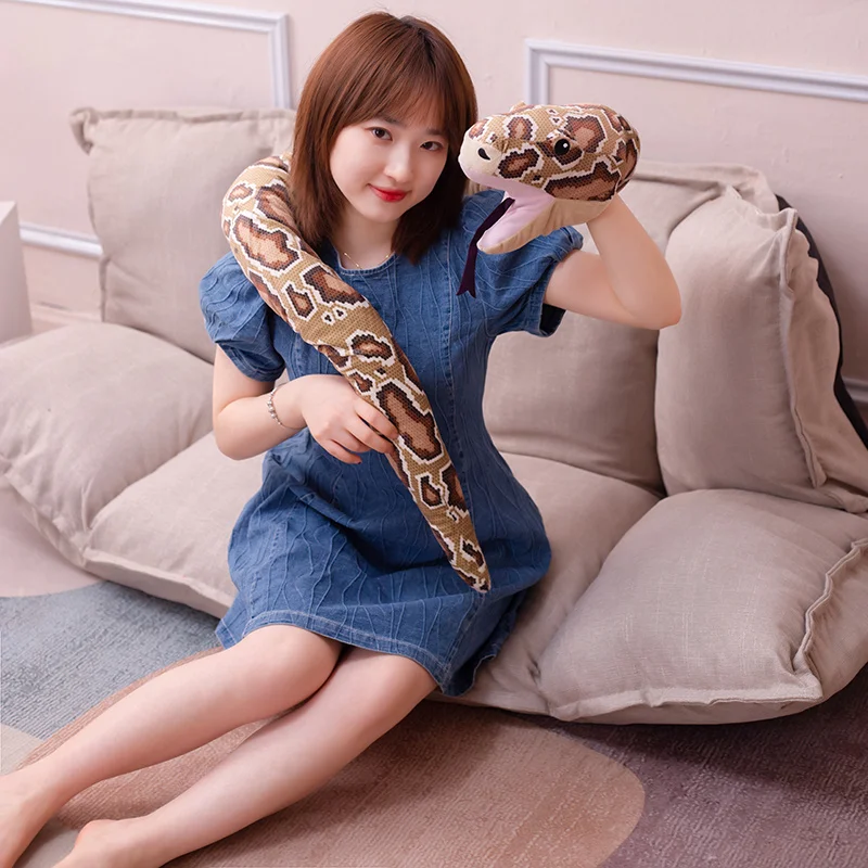 150 CM Real Life Snake Plush Toy Giant Boa Cobra Long Snake Stuffed Plush Red Yellow Blue Green Creative Decor Gift Plushies
150 CM Real Life Snake Plush Toy Giant Boa Cobra Long Snake Stuffed Plush Red Yellow Blue Green Creative Decor Gift Plushies