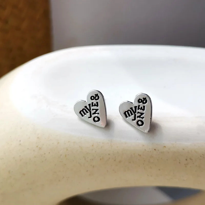 Personality Letters Carved Silver Color Heart Stud Earrings Young Girls My & One Letters Carved Heart Earrings for Woman Jewelry
Personality Letters Carved Silver Color Heart Stud Earrings Young Girls My & One Letters Carved Heart Earrings for Woman Jewelry
