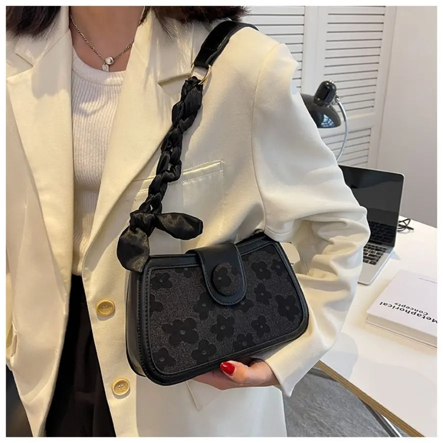 Popular Shoulder Bag Wide Shoulder Strap Bag 2021 New Fashion Lady Luxury Simple Underarm Bag Retro Solid Color Messenger Bag
Popular Shoulder Bag Wide Shoulder Strap Bag 2021 New Fashion Lady Luxury Simple Underarm Bag Retro Solid Color Messenger Bag