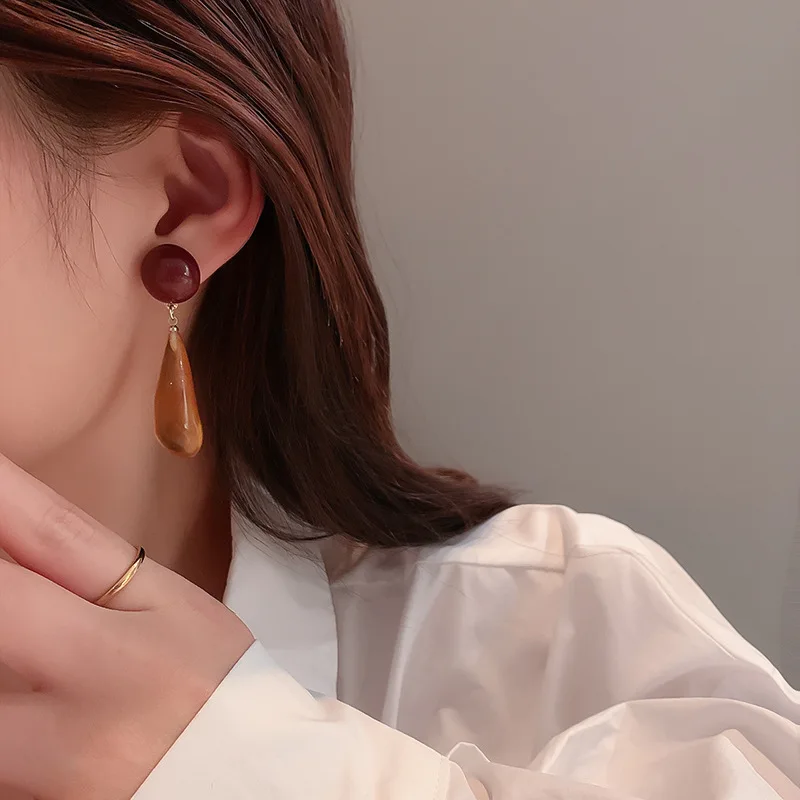 U-Magical Unique Waterdrop Geometric Brown Resin Drop Earring for Women Elegant Circle Long Tassel Earring Jewelry Accessories
U-Magical Unique Waterdrop Geometric Brown Resin Drop Earring for Women Elegant Circle Long Tassel Earring Jewelry Accessories