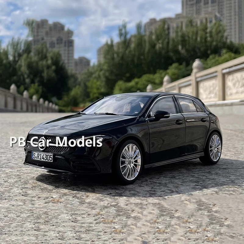 Модель автомобиля из сплава NOREV 1:18 класса A GLA A180 2018 + небольшой подарок
Модель автомобиля из сплава NOREV 1:18 класса A GLA A180 2018 + небольшой подарок