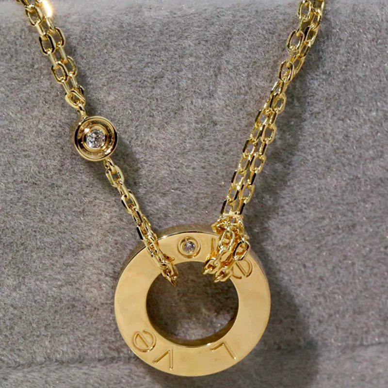 Top Quality Classic 18K Gold Love Pendant Necklace For Women Europe Luxury Brand Jewelry Female 925 Sterling Silver Charm Chains
Top Quality Classic 18K Gold Love Pendant Necklace For Women Europe Luxury Brand Jewelry Female 925 Sterling Silver Charm Chains