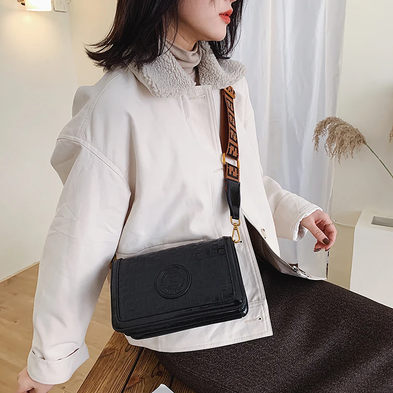 This Autumn And Winter Are Fashionable, High-end, New, Versatile, Simple, Fashionable, Broadband, Ancient Bags
This Autumn And Winter Are Fashionable, High-end, New, Versatile, Simple, Fashionable, Broadband, Ancient Bags