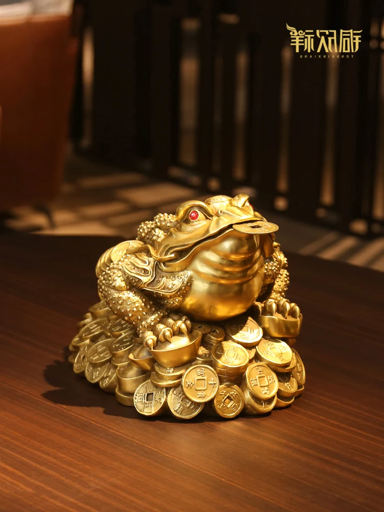 Pure Tongxinxiang Copper Three Feet Golden Toad Home Office Crafts Opening Gift Decoration
Pure Tongxinxiang Copper Three Feet Golden Toad Home Office Crafts Opening Gift Decoration