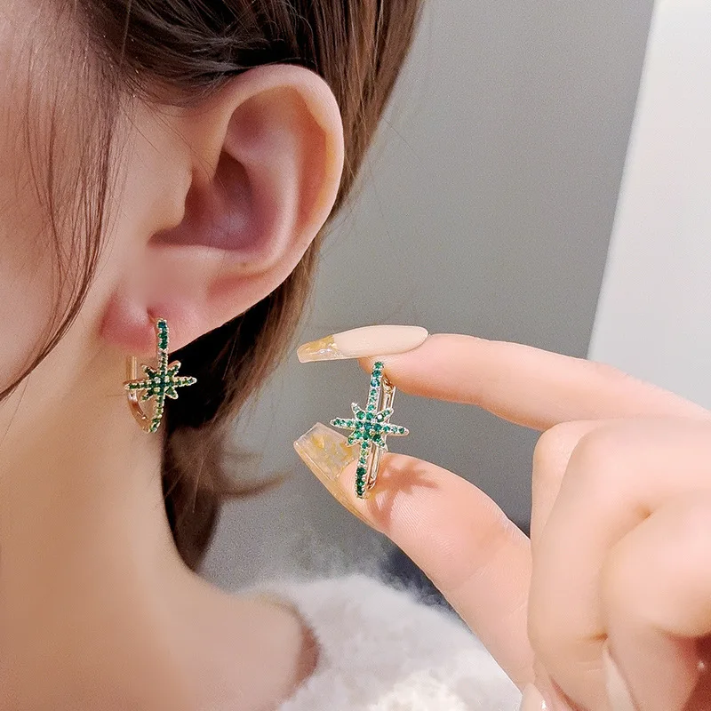 New Korean six pointed star silver necklace for women with luxury and small number of high-end collarbone chain net red earrings
New Korean six pointed star silver necklace for women with luxury and small number of high-end collarbone chain net red earrings