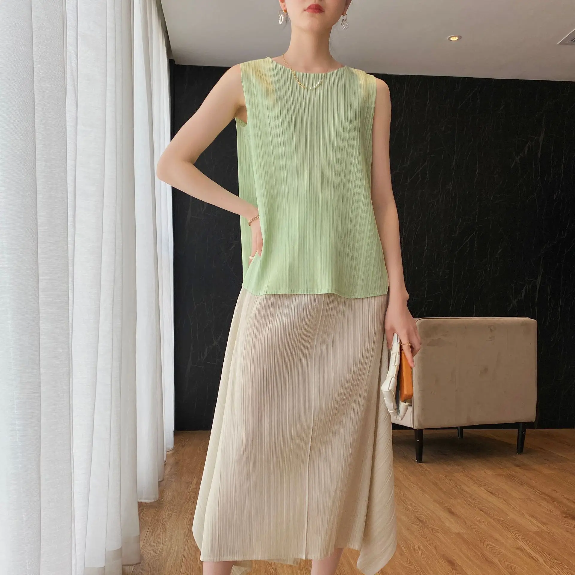 Sanzhai Style Vest for Women 2023 Summer New Pleated Ins Style Large Size Loose Leisure All-Matching Sleeveless T-shirt Woomen
Sanzhai Style Vest for Women 2023 Summer New Pleated Ins Style Large Size Loose Leisure All-Matching Sleeveless T-shirt Woomen