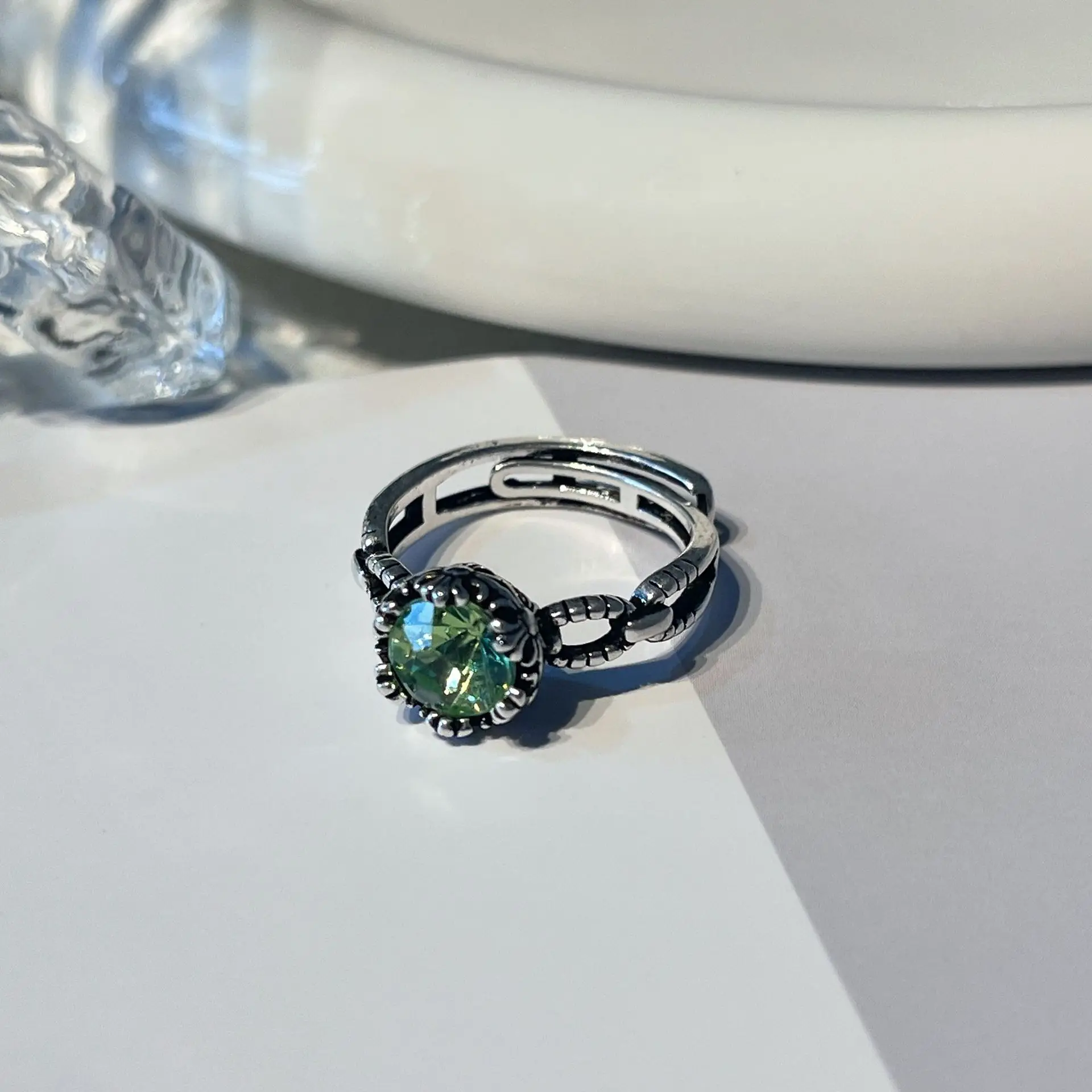 Vintage Fashion Personality Green Crystal Ring Unisex Hip-hop Punk Open Ring Cocktail Banquet Jewelry Accessories
Vintage Fashion Personality Green Crystal Ring Unisex Hip-hop Punk Open Ring Cocktail Banquet Jewelry Accessories
