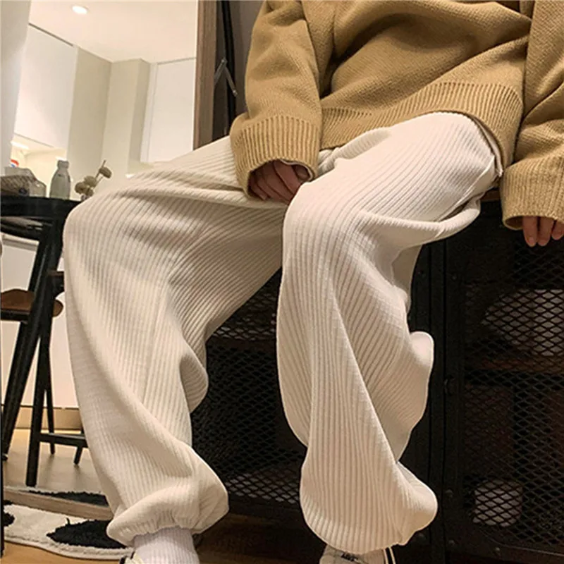 New Corduroy Men'S Harem Pants Fashion Men Sweatpants Woman Casual Trousers Streetwear Japanese Couple Casual Pants
New Corduroy Men'S Harem Pants Fashion Men Sweatpants Woman Casual Trousers Streetwear Japanese Couple Casual Pants
