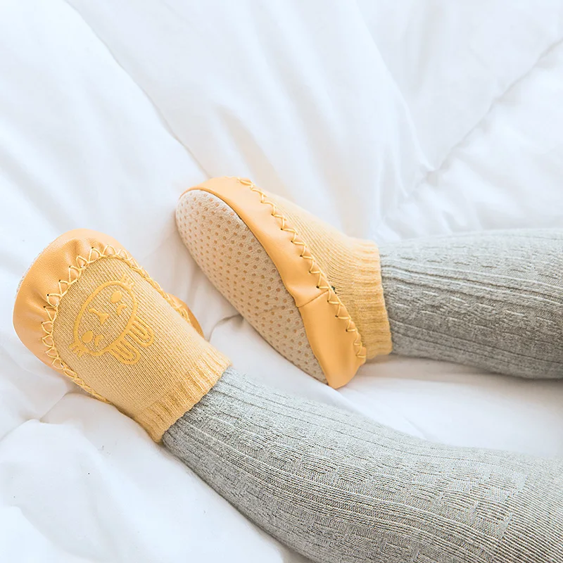 Spring and Autumn Toddler Shoes and Socks Soft Soles Non-slip Children's Floor Socks Glue Low Top Cartoon Baby Leather Socks
Spring and Autumn Toddler Shoes and Socks Soft Soles Non-slip Children's Floor Socks Glue Low Top Cartoon Baby Leather Socks