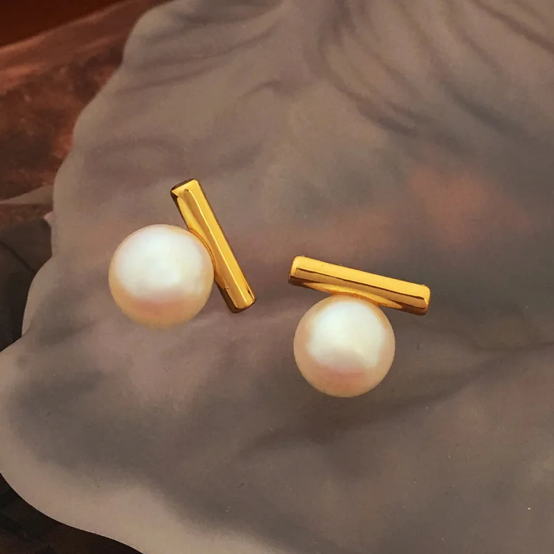 VintageCopper Plated Gold S925 Silver Needle Simple Word Pearl Earrings Retro Earrings Trendy Earrings
VintageCopper Plated Gold S925 Silver Needle Simple Word Pearl Earrings Retro Earrings Trendy Earrings
