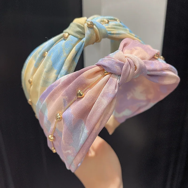 Double-layer Knotted Headband with Love Chain and Tie-dye Fabric Wide-brim Cross Headband Headbands for Women Designer
Double-layer Knotted Headband with Love Chain and Tie-dye Fabric Wide-brim Cross Headband Headbands for Women Designer