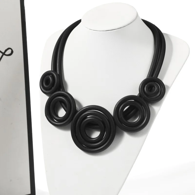 New Classic Style Women Necklace Vintage Handmade Jewellery Fashion Women Chokers Neckalces Simple Clothes Accessories for Party
New Classic Style Women Necklace Vintage Handmade Jewellery Fashion Women Chokers Neckalces Simple Clothes Accessories for Party