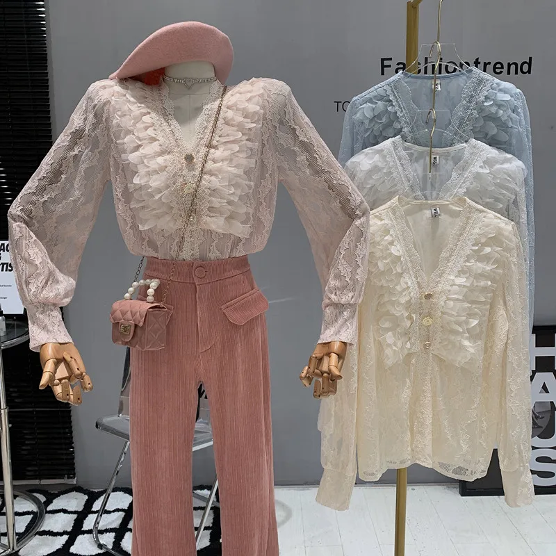 New Women's Clothing 2022 Autumn Winter Splicing design V-neck versatile lace hook flower shirt top blouses
New Women's Clothing 2022 Autumn Winter Splicing design V-neck versatile lace hook flower shirt top blouses