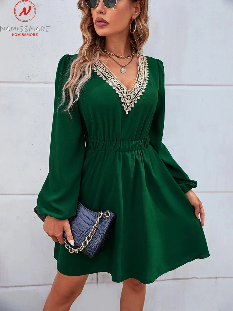 Fashion Women Solid Color A-Line Dress Patchwork Design Lace Decor V-Neck Long Sleeve Elastic High Waist Slim Mini Dress
Fashion Women Solid Color A-Line Dress Patchwork Design Lace Decor V-Neck Long Sleeve Elastic High Waist Slim Mini Dress