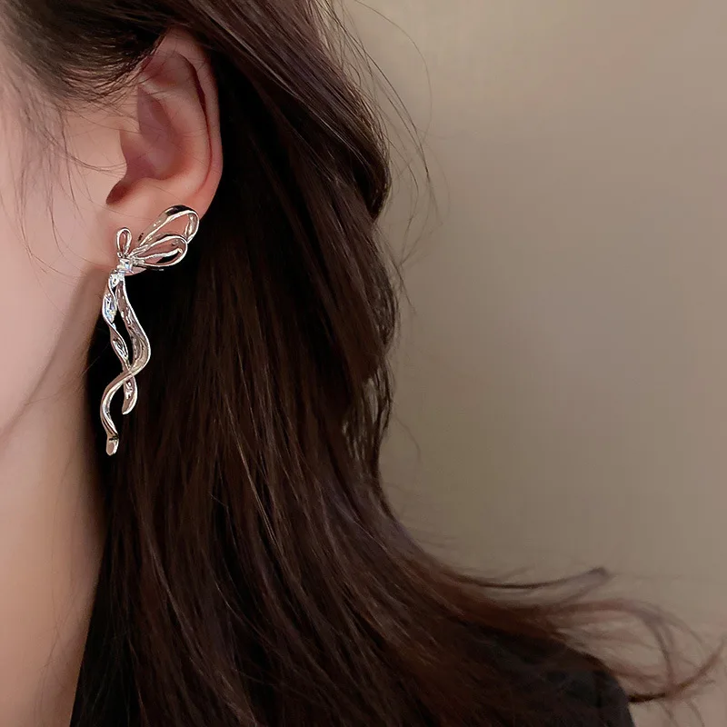 KAITIN Silver Needle Irregular Nail Stitching Earrings for Women Personalized Trend Earrings Minority Earrings Jewelry 2022
KAITIN Silver Needle Irregular Nail Stitching Earrings for Women Personalized Trend Earrings Minority Earrings Jewelry 2022