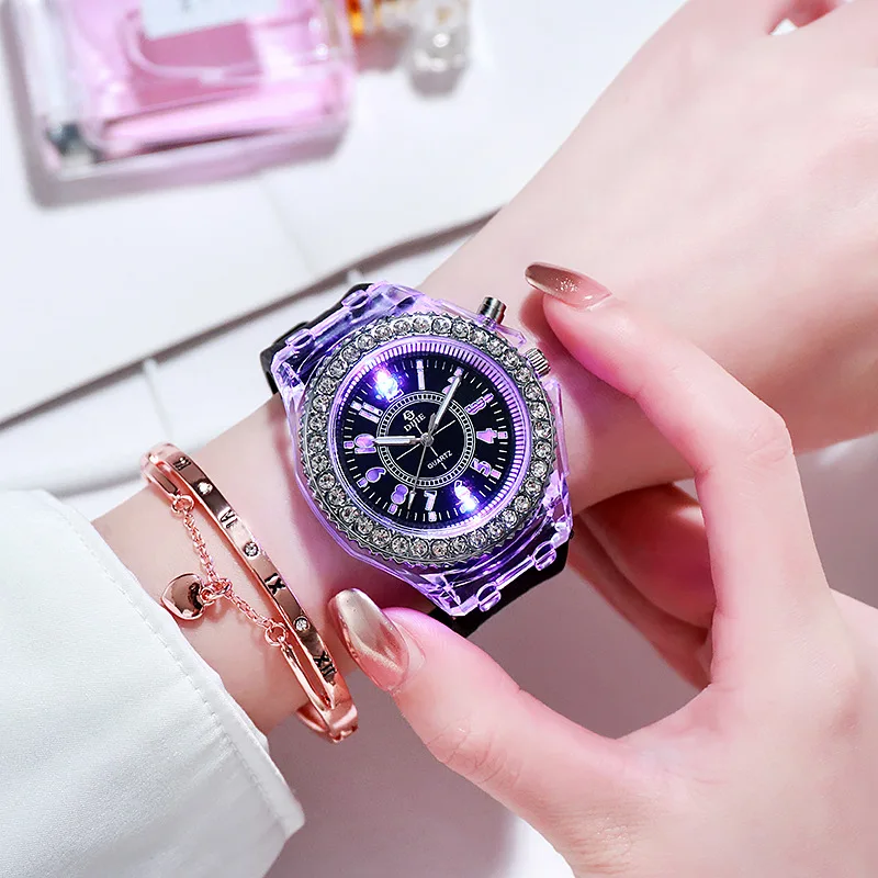 Модные круглые кварцевые светящиеся часы Стразы с циферблатом повседневные часы с резиновым ремешком модные часы для водонепроницаемых на...
Модные круглые кварцевые светящиеся часы Стразы с циферблатом повседневные часы с резиновым ремешком модные часы для водонепроницаемых на...