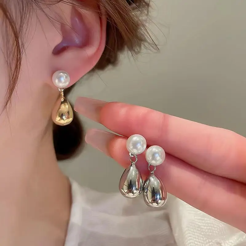 French Metal Droplet Earrings Women Temperament Pearl Earrings Simple Statement Stud Earring Geometric Drop Earring Jewelry Gift
French Metal Droplet Earrings Women Temperament Pearl Earrings Simple Statement Stud Earring Geometric Drop Earring Jewelry Gift