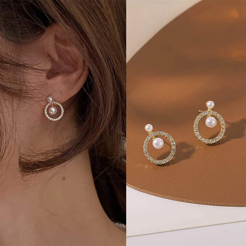 2022 Fashion Round Earring Shiny Rhinestone Pearl Dangle Stud Sweet Earrings for Women Party Jewelry Gift
2022 Fashion Round Earring Shiny Rhinestone Pearl Dangle Stud Sweet Earrings for Women Party Jewelry Gift