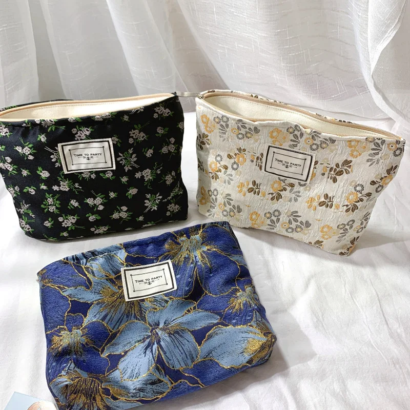 Floral Cosmetic Bag Cotton Fabric Women Make Up Storage Pouch Japan Style Zipper Cosmetic Pouch Vintage Phone Clutch Beauty Case
Floral Cosmetic Bag Cotton Fabric Women Make Up Storage Pouch Japan Style Zipper Cosmetic Pouch Vintage Phone Clutch Beauty Case