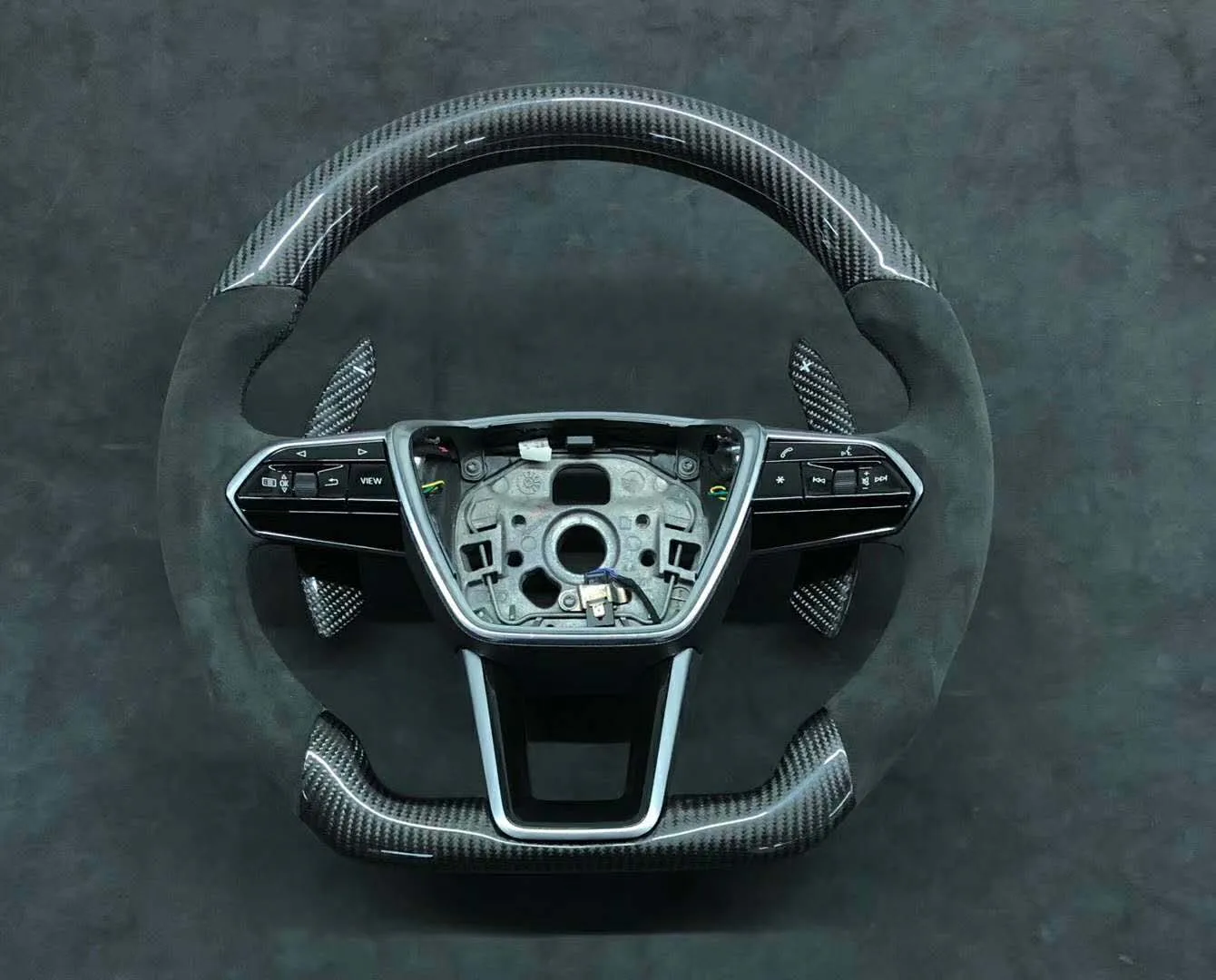 Cuatomized Real Carbon Fiber Sports Shape LED Steering Wheel Alcantara Leather compatible for Audi A6 S6 RS6 2019 Paddle Shift
Cuatomized Real Carbon Fiber Sports Shape LED Steering Wheel Alcantara Leather compatible for Audi A6 S6 RS6 2019 Paddle Shift