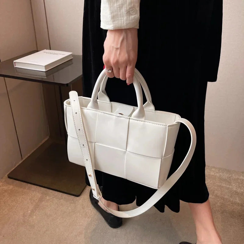 Large Capacity Women's Pu Handbag Bags 2023 Spring and Summer Woven Tote Bag Large straw bag work handbag for women office
Large Capacity Women's Pu Handbag Bags 2023 Spring and Summer Woven Tote Bag Large straw bag work handbag for women office