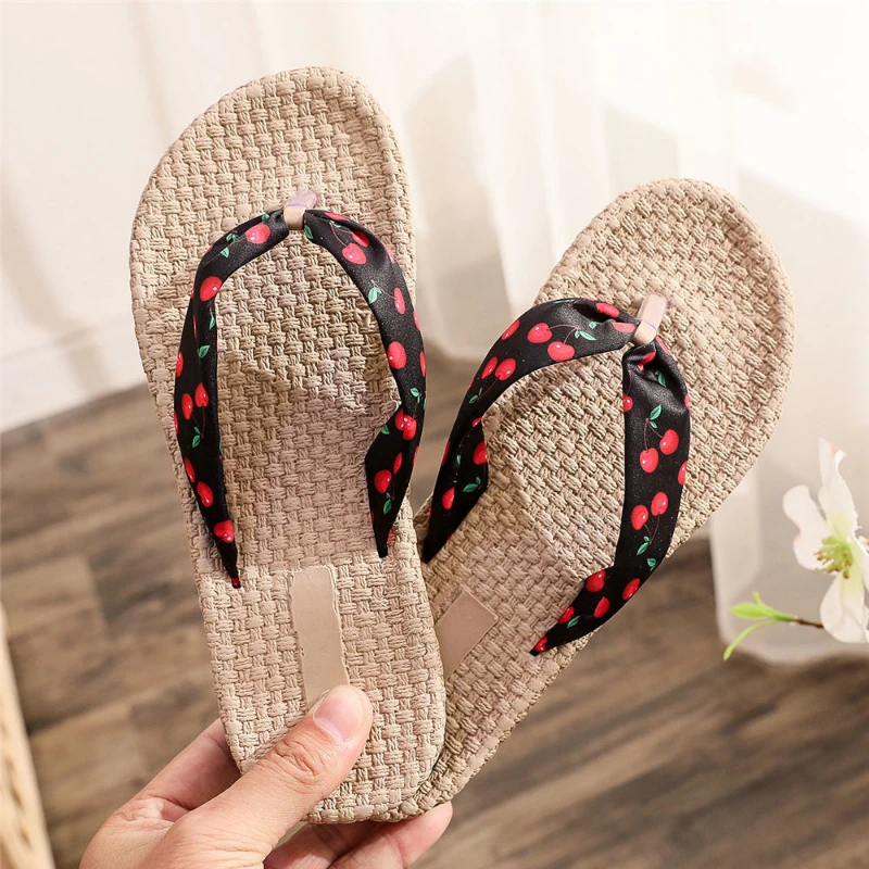 Lisapie Women Beach Flip-Flops Women Simple Flip-Flop New Summer Fashion Design Weave Non-Slip Flat Ladies Outdoor Soft Slippers
Lisapie Women Beach Flip-Flops Women Simple Flip-Flop New Summer Fashion Design Weave Non-Slip Flat Ladies Outdoor Soft Slippers
