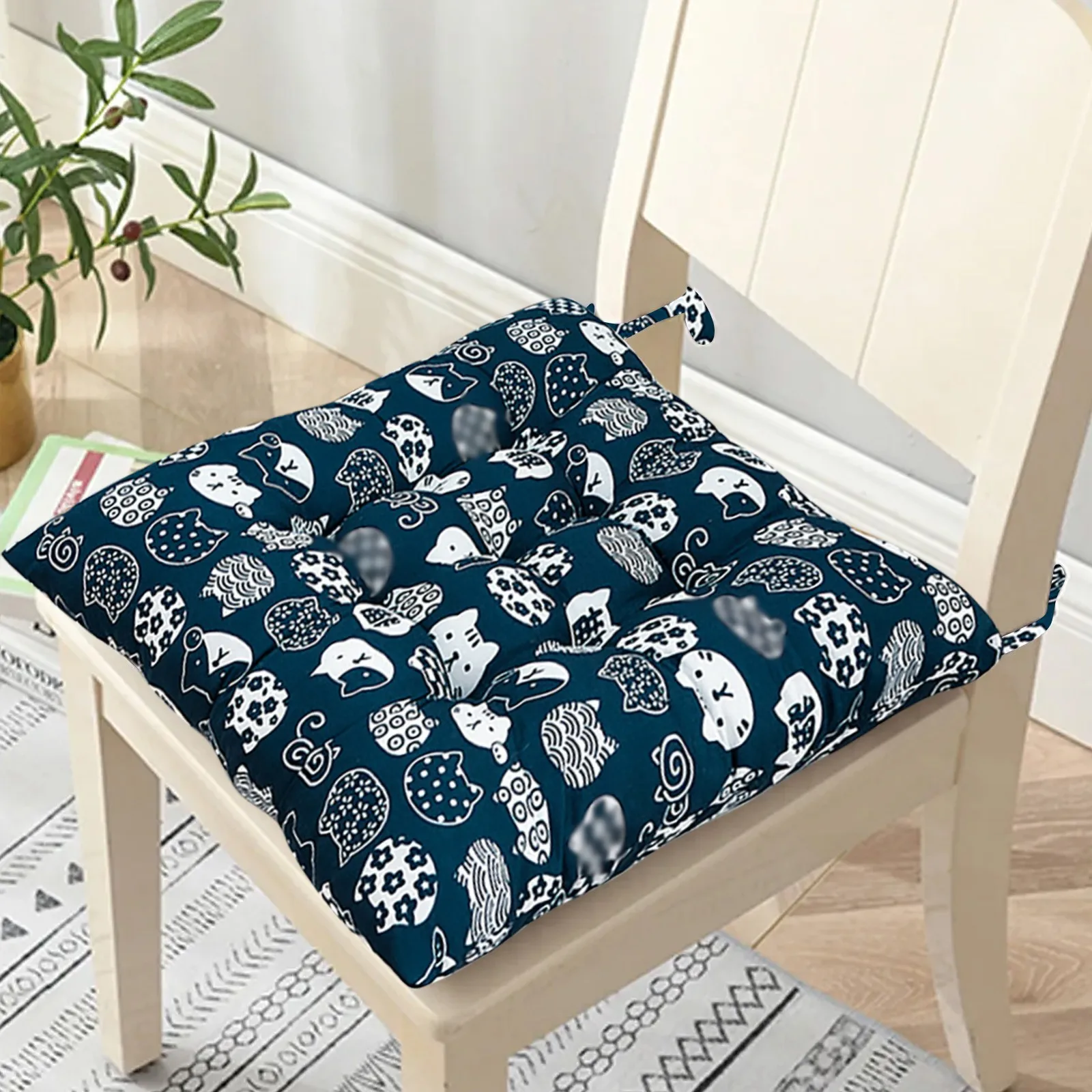 Квадратная подушка для стула в горошек, 45x45 см
Квадратная подушка для стула в горошек, 45x45 см