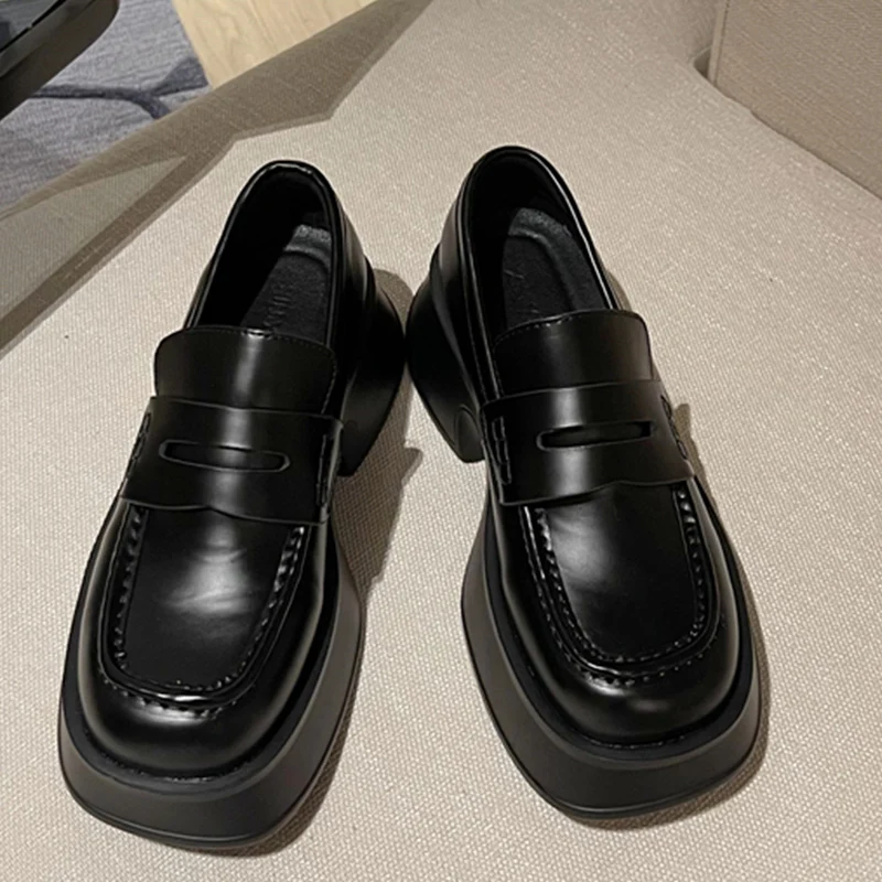 Women Platform Shoes Solid Black 2022 New Rubber Female Shallow Loafers Casual British Style Pu Leather Rhinestones Low Heels
Women Platform Shoes Solid Black 2022 New Rubber Female Shallow Loafers Casual British Style Pu Leather Rhinestones Low Heels