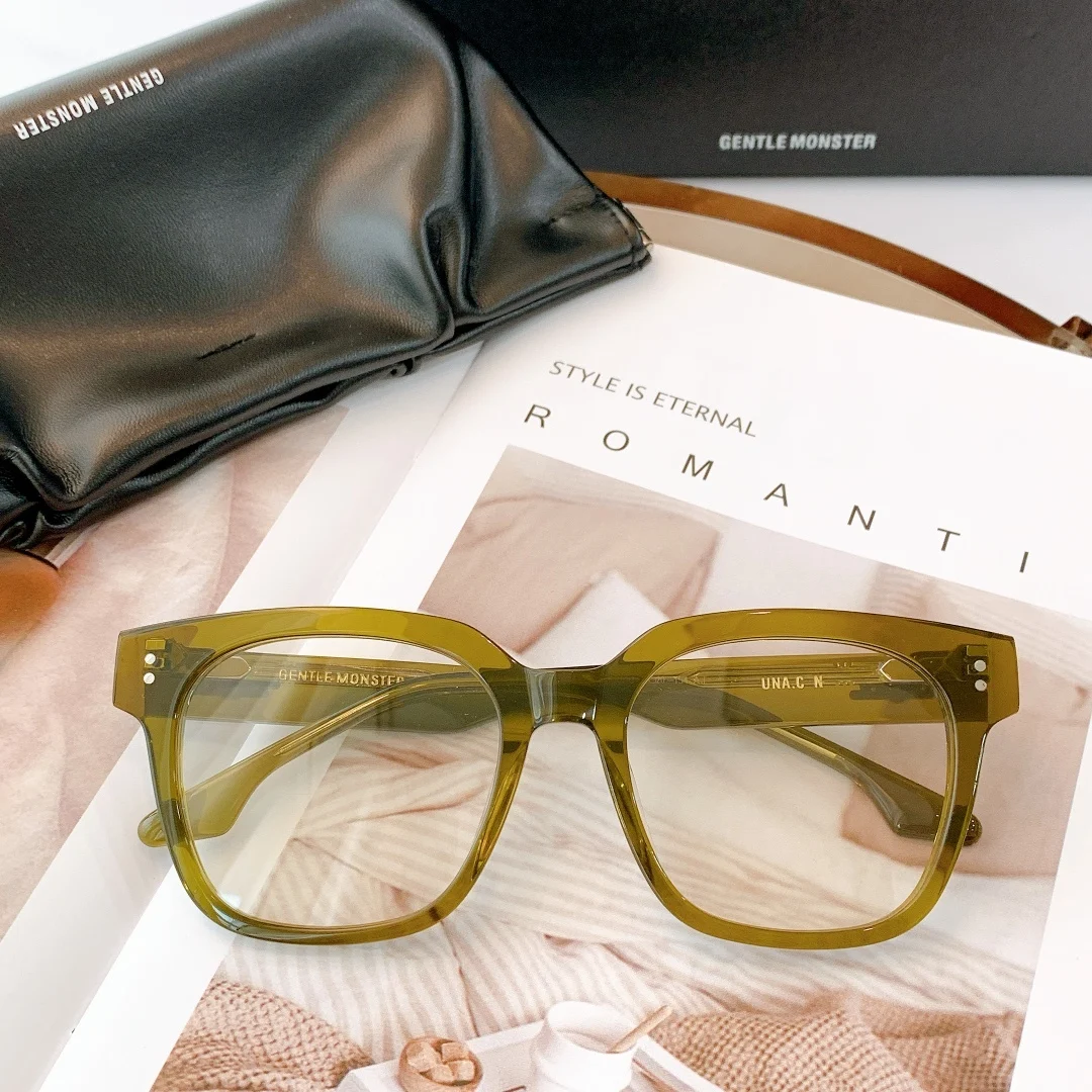 Очки солнцезащитные женские и мужские с защитой UV400 и посылка вкой 
Очки солнцезащитные женские и мужские с защитой UV400 и посылка вкой