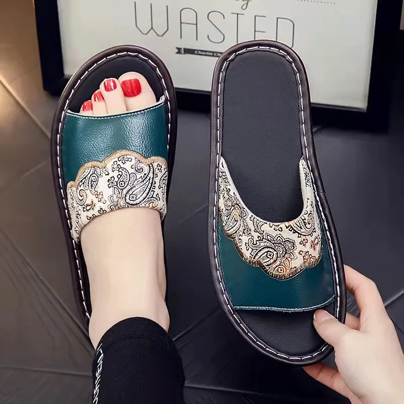 Embroidered Cowhide Slippers Spring And Summer Women's Home Use Out Flat Shoes Non-slip Soft Bottom Leather Sandals And Slippers
Embroidered Cowhide Slippers Spring And Summer Women's Home Use Out Flat Shoes Non-slip Soft Bottom Leather Sandals And Slippers