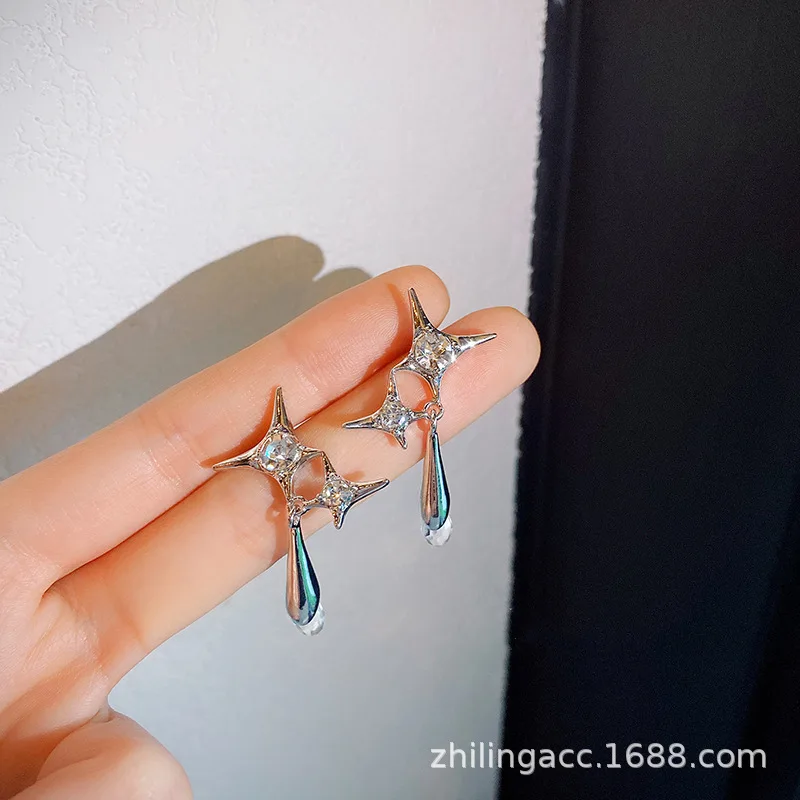Autumn Winter Style Sweet Cool Star Earring Niche Design Sense Senior Ear Stud Contracted Personality Cold Wind Ear Ornaments
Autumn Winter Style Sweet Cool Star Earring Niche Design Sense Senior Ear Stud Contracted Personality Cold Wind Ear Ornaments