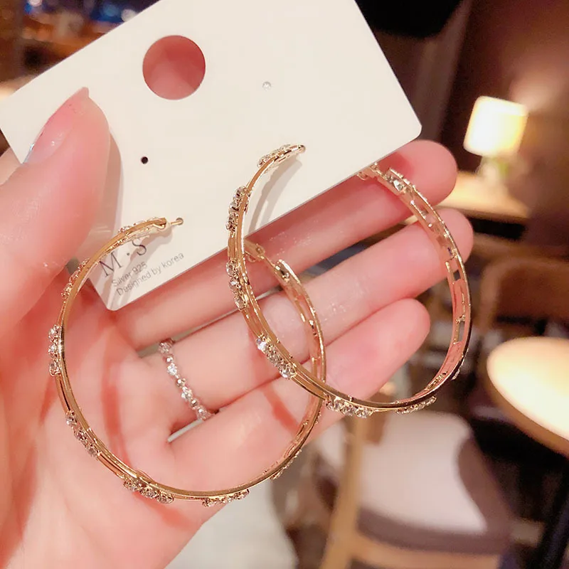 Fashion Glitter Loop Earrings for Women Personality Ear Buckle Korean Earring Jewelry
Fashion Glitter Loop Earrings for Women Personality Ear Buckle Korean Earring Jewelry