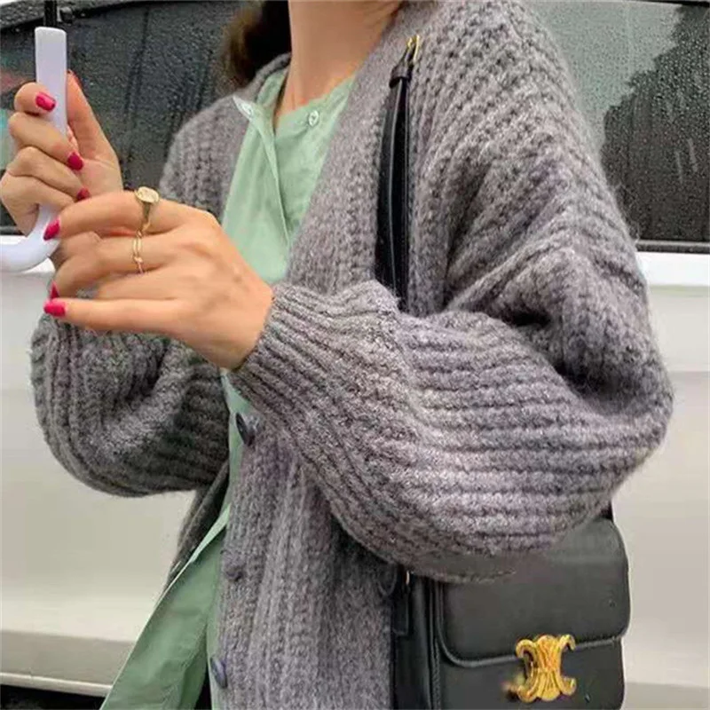 Autumn new women's Korean sweater lazy style comfortable casual knitted sweater cardigan
Autumn new women's Korean sweater lazy style comfortable casual knitted sweater cardigan
