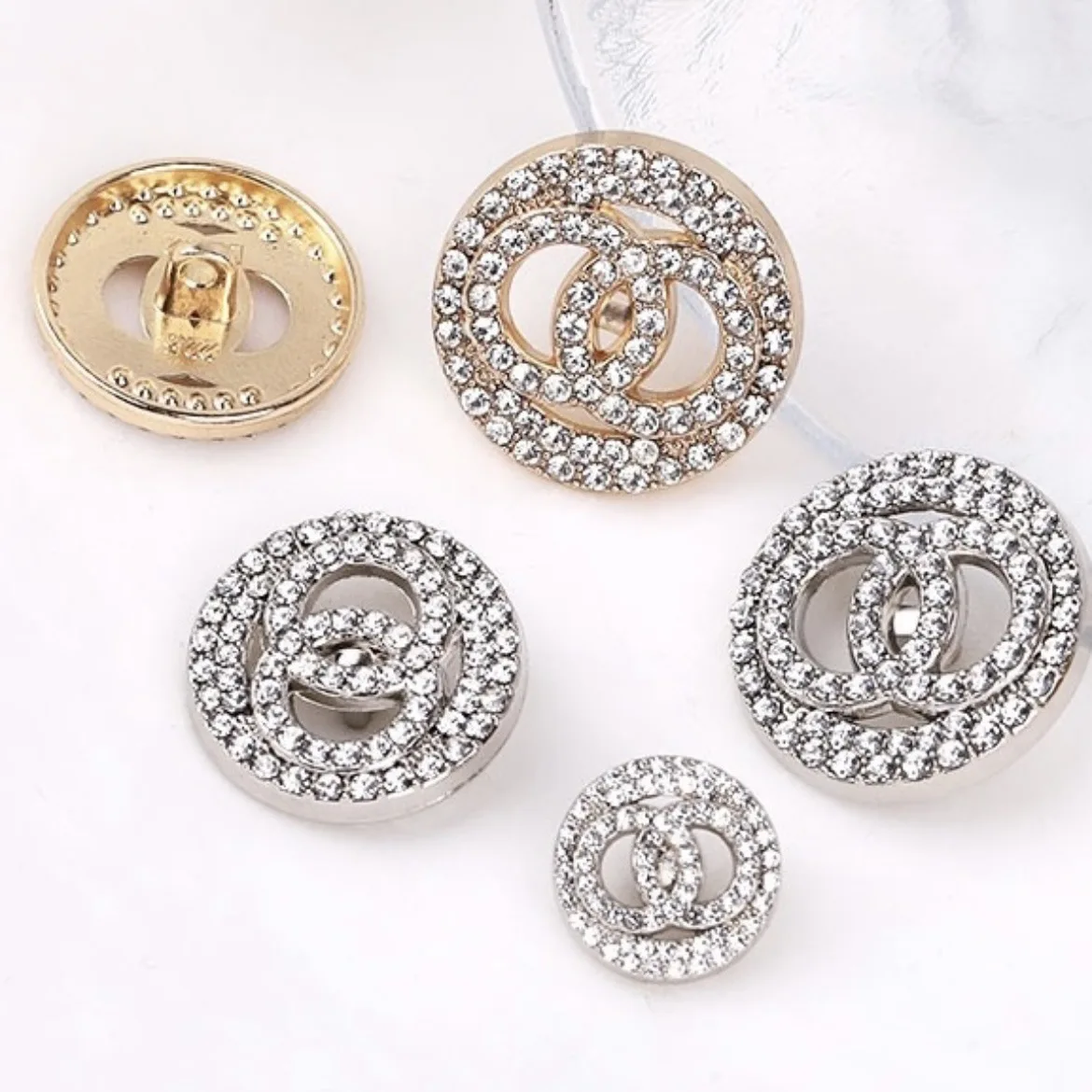 Gold Silver Rhinestone Buttons Luxury Embellishments for Clothing Fashion Metal Buttons Sewing Supplies and Accessories Buttons
Gold Silver Rhinestone Buttons Luxury Embellishments for Clothing Fashion Metal Buttons Sewing Supplies and Accessories Buttons