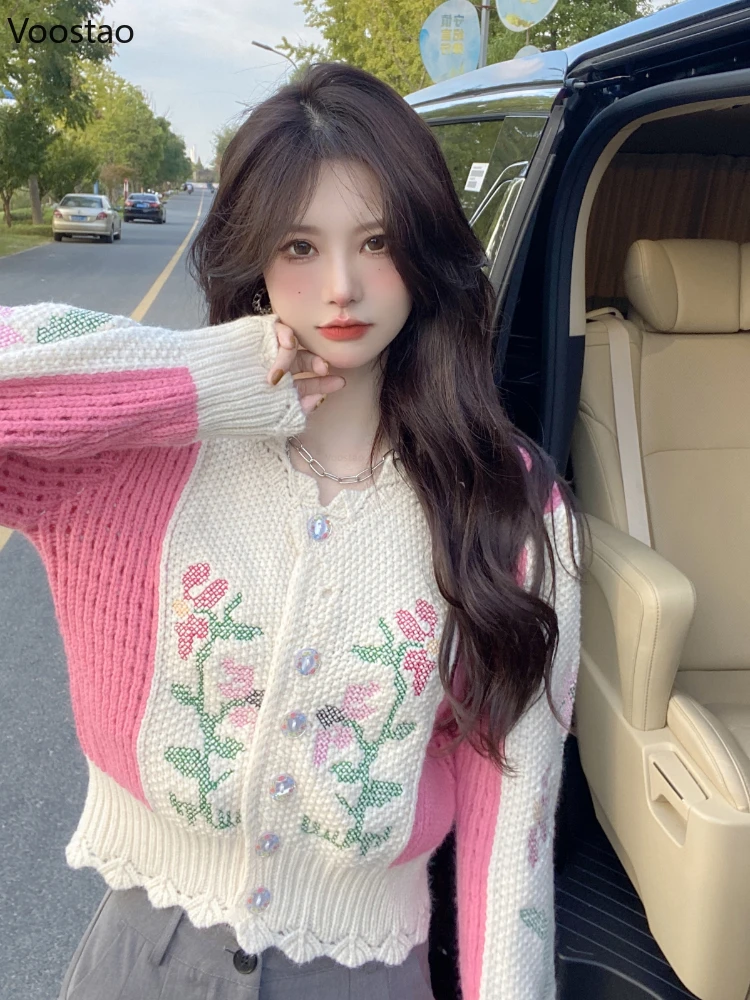 Autumn Women Sweet Knitted Cardigan French Gentle Chic Flower Embroidery Short Sweater Spring Female Cute V-Neck Knitwear Coats
Autumn Women Sweet Knitted Cardigan French Gentle Chic Flower Embroidery Short Sweater Spring Female Cute V-Neck Knitwear Coats