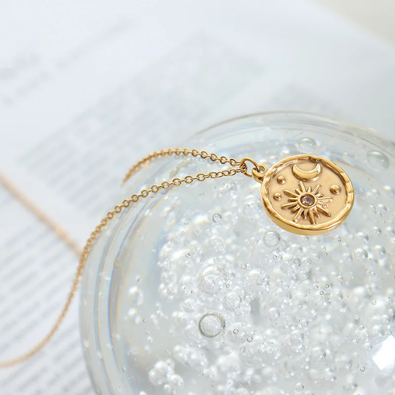 2022 Fashion New Geometric Versatile Star And Moon Romantic Necklace Female Titanium Steel Round Plate Embossed Pendant Necklace
2022 Fashion New Geometric Versatile Star And Moon Romantic Necklace Female Titanium Steel Round Plate Embossed Pendant Necklace