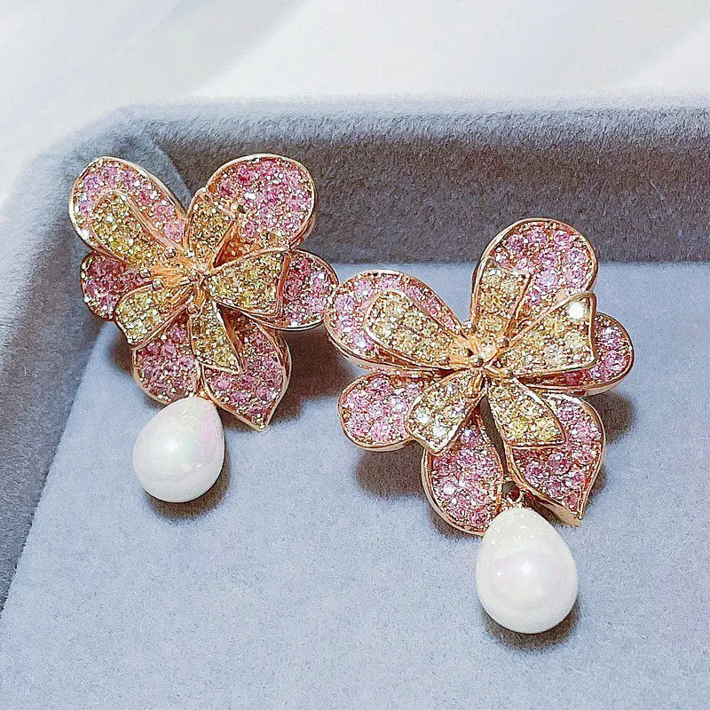 Женский модный розовый цветок
Женский модный розовый цветок